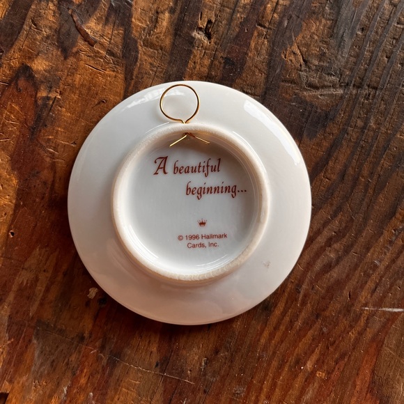 Hallmark Keepsake Ornament 1996 Our first Christmas Together - Picture 7 of 8